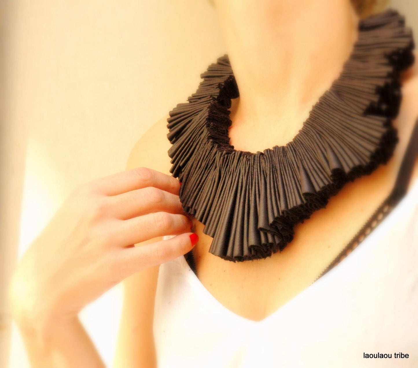 AVANT GARDE Black Pleats Neckpiece