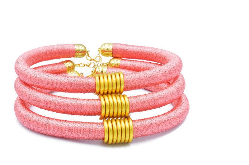 MOEHA Choker, Salmon Pink with Gold Spiral