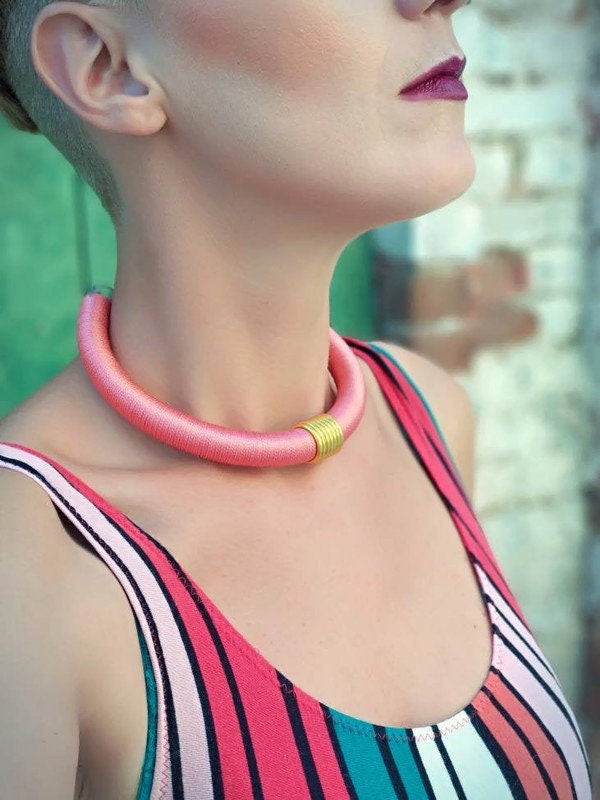 MOEHA Choker, Salmon Pink with Gold Spiral