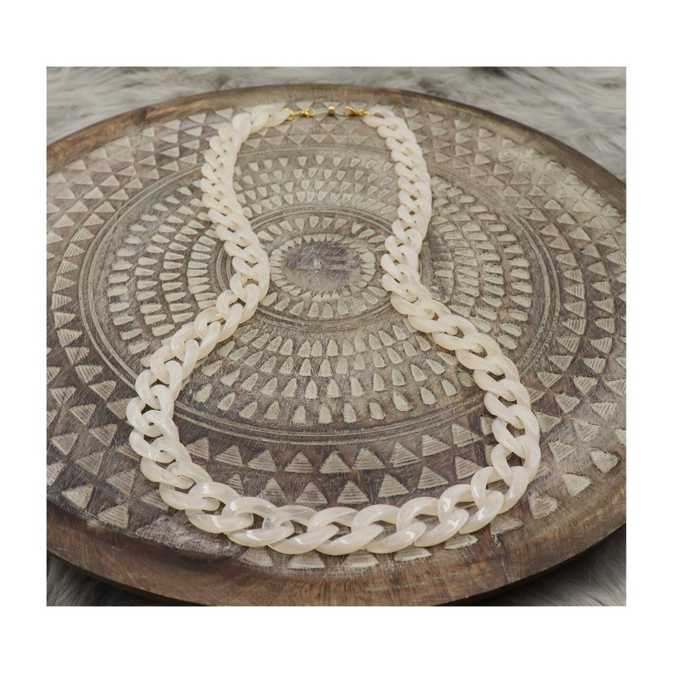 CREAM white glasses chain