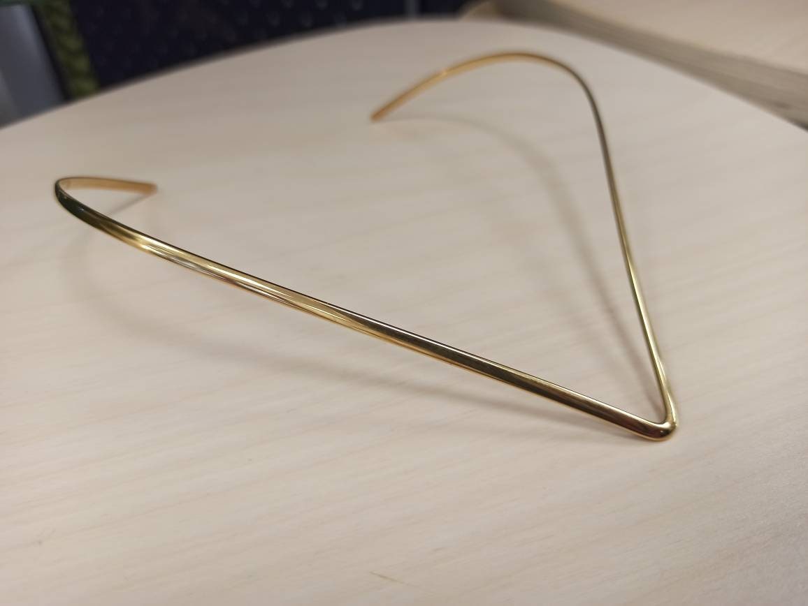 Victory minimal necklace
