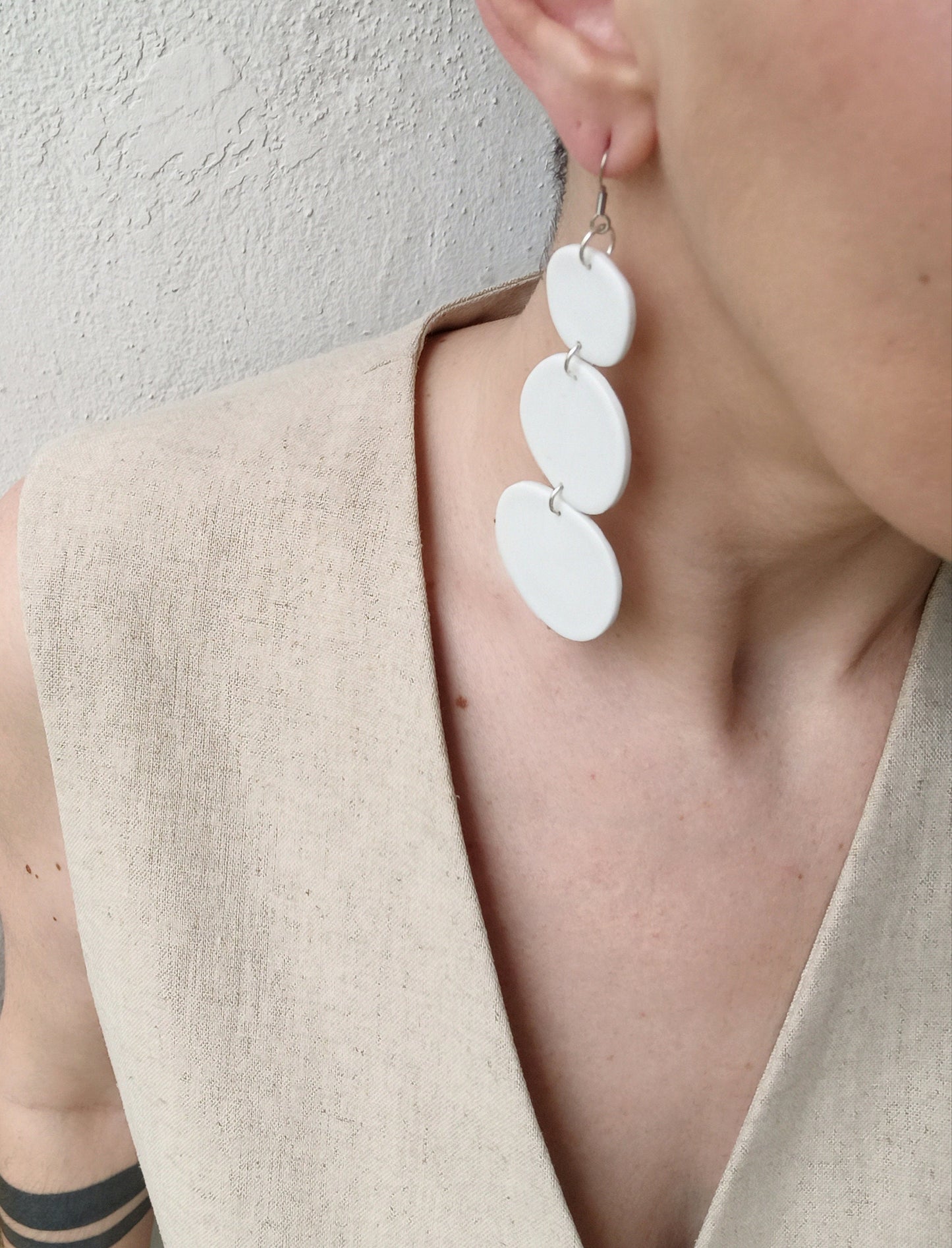 PEBBLES white long earrings