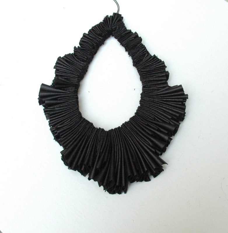 AVANT GARDE Black Pleats Neckpiece